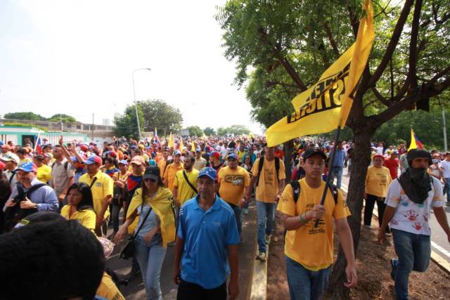 Diputado Juan Pablo Guanipa acompañó a la multitud en el plantón del Zulia