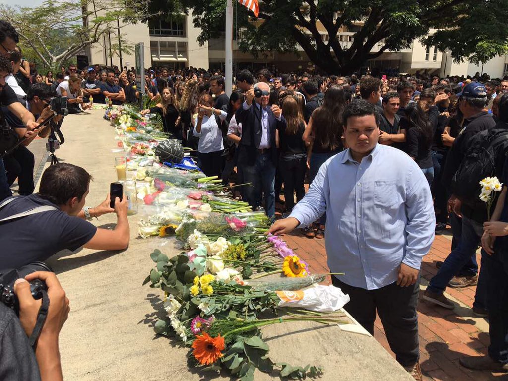 En la Unimet honraron la memoria de Juan Pernalete con flores