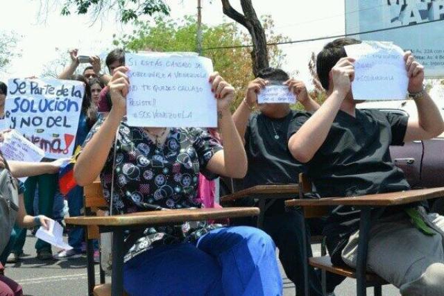 Movimiento Estudiantil y FCU LUZ continúan protestando en rechazo a la represión
