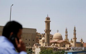 La catedral copta de El Cairo se engalana para recibir al papa Francisco