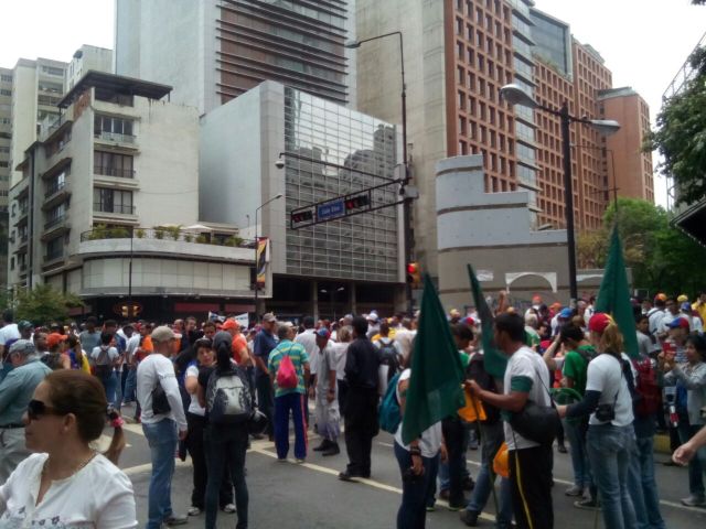 Concentración de opositores en Chacao (foto @1yasminvelasco)