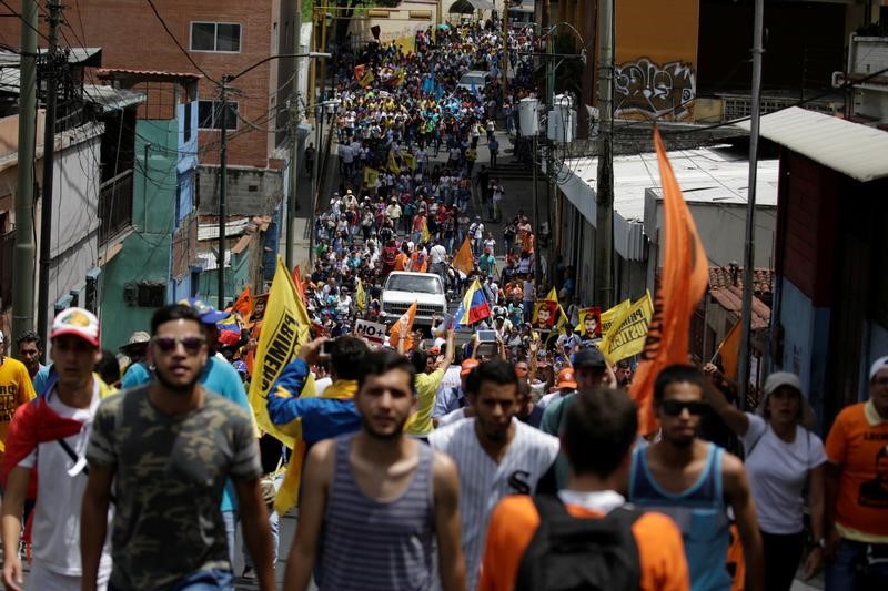 Oposición reta nuevamente a Maduro en marcha del #1May