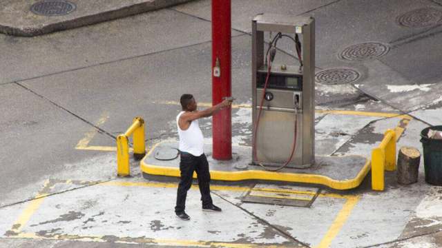 Paramilitares disparan contra edificios en El Llanito / foto cortesía