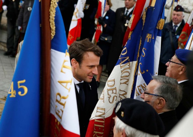 French President-elect Emmanuel Macron (L) attends a ceremony to mark the end of World War II at the Tomb of the Unknown Soldier at the Arc de Triomphe in Paris, France, May 8, 2017. REUTERS/Francois Mori/Pool