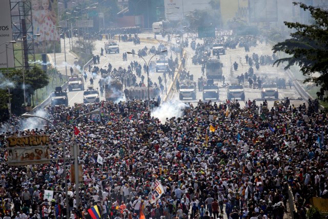 La brutal represión de este #10May que dejó un muerto y más de 160 heridos. REUTERS/Marco Bello