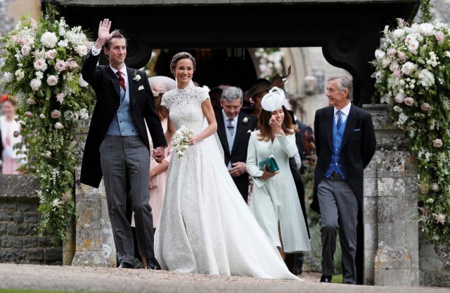 Pippa Middleton and James Matthews smile after their wedding at St Mark's Church in Englefield, Britain May 20, 2017. REUTERS/Kirsty Wigglesworth/PoolPhoto/Kirsty Wigglesworth, Pool)