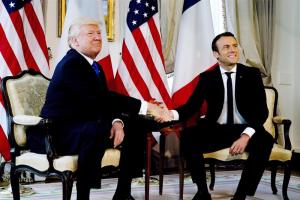 Macron sostuvo el apretón de manos de Trump para no mostrar debilidad