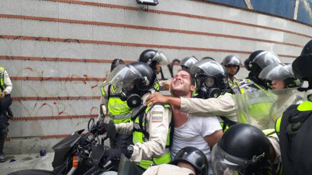 El profesor Sergio Contreras fue detenido el pasado #10May mientras se encontraba en una manifestación opositora. Foto: @VoluntadPopular