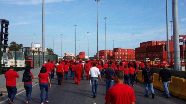 Foto: Empleados de Bolipuertos protestan por mejoras salariales / Somos La Guaira