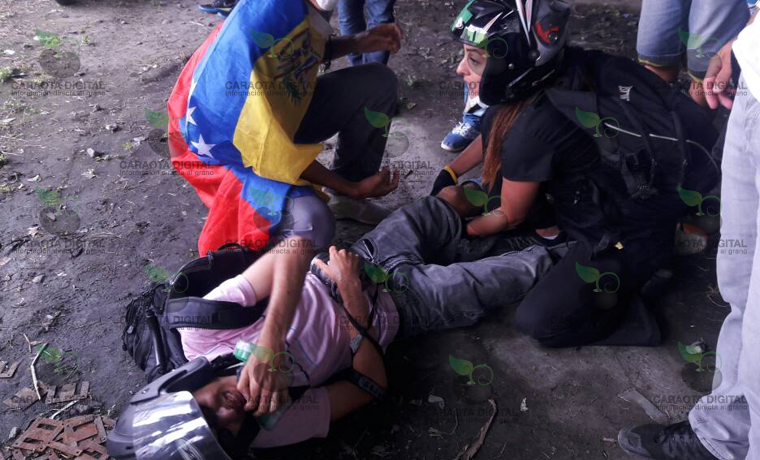 Un herido en represión en la autopista Francisco Fajardo