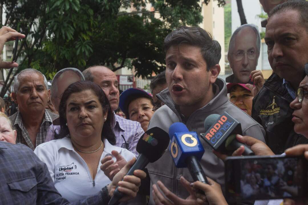 Jesús Armas denuncia acoso de presuntos funcionarios del Sebin en su residencia