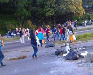 Manifestantes cierran el paso entre Mérida y Ejido (fotos)