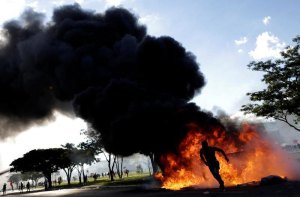 Temer revoca orden de despliegue de tropas en Brasilia tras violentas protestas