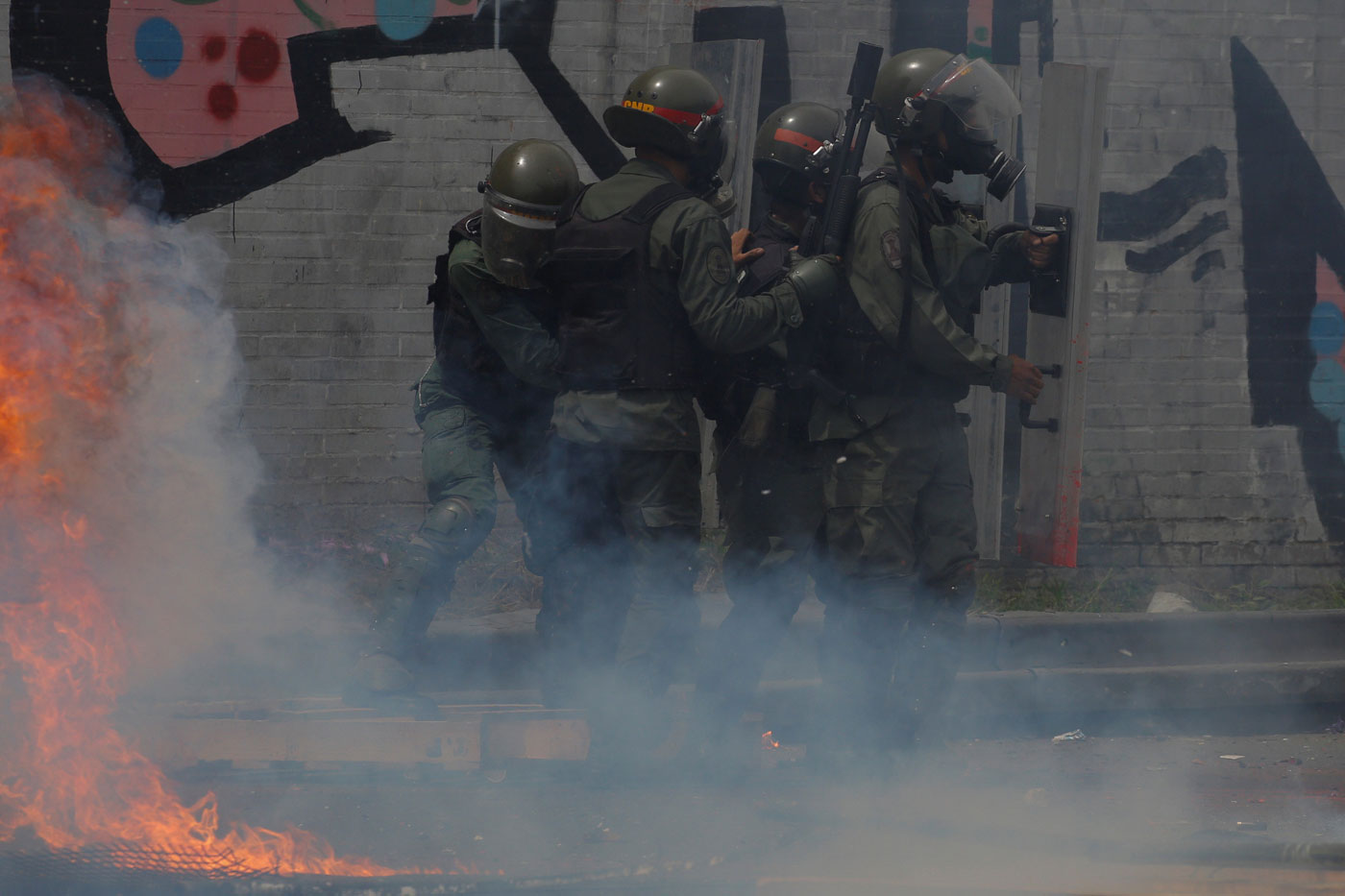 La violencia marcó el inicio de la octava semana de protestas en Venezuela