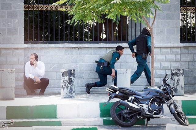 Members of Iranian forces run during an attack on the Iranian parliament in central Tehran, Iran, June 7, 2017. Tasnim News Agency/Handout via REUTERS ATTENTION EDITORS - THIS PICTURE WAS PROVIDED BY A THIRD PARTY. FOR EDITORIAL USE ONLY. NO RESALES. NO ARCHIVE.