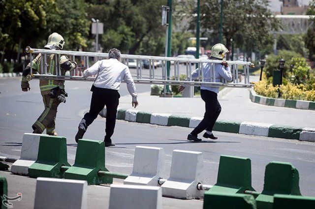 Members of Iranian civil defence run during an attack on the Iranian parliament in central Tehran, Iran, June 7, 2017. Tasnim News Agency/Handout via REUTERS ATTENTION EDITORS - THIS PICTURE WAS PROVIDED BY A THIRD PARTY. FOR EDITORIAL USE ONLY. NO RESALES. NO ARCHIVE.