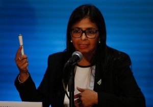 Delcy Eloína vuelve a negar crisis de Venezuela en la OEA y se retira