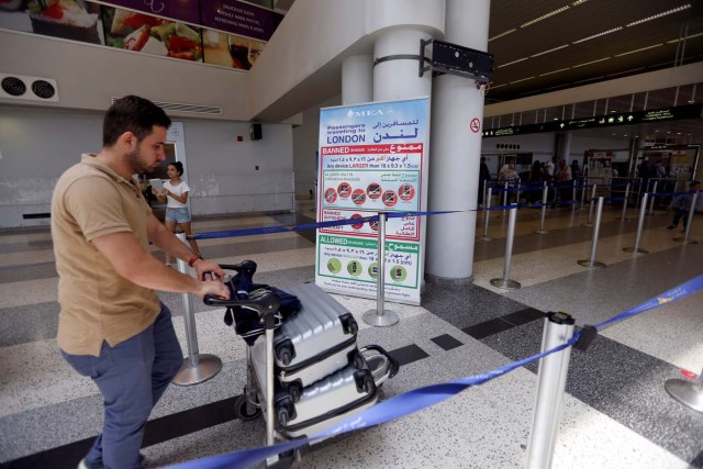 APasajeros esperan abordar un vuelo hacia Estados Unidos desde el Líbano June 29, 2017. REUTERS/Jamal Saidi
