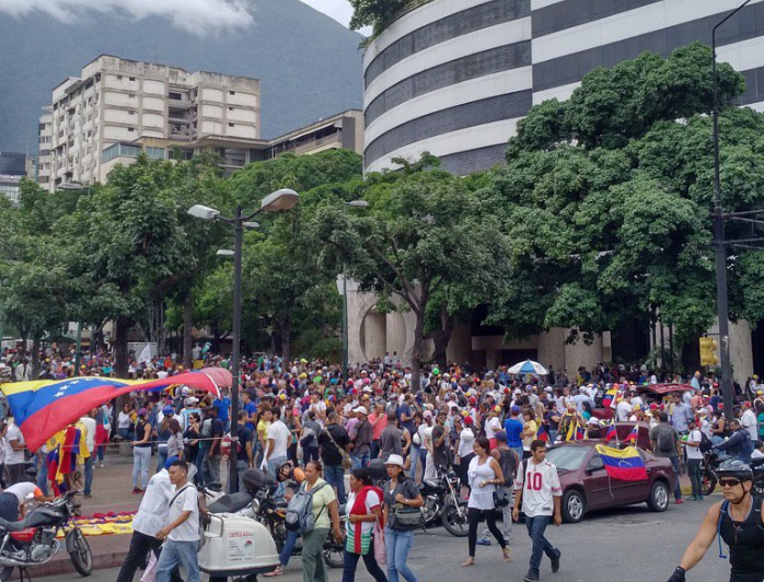 Manifestantes en Altamira inician movilización hasta VTV #2Jun