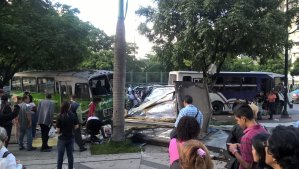 Autobús colisionó contra kiosco en Parque Cristal #29Jun