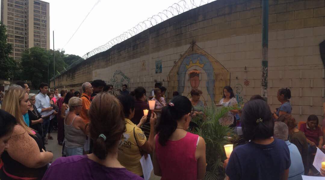 Vecinos de El Paraíso y San Bernardino se unieron a la vigilia en honor a los caídos