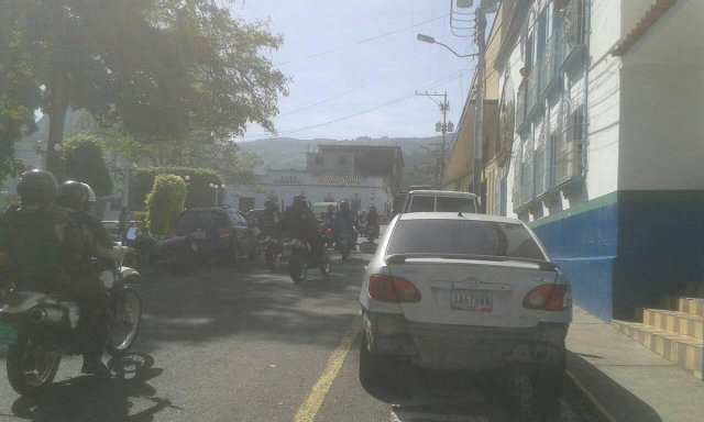 Varios detenidos tras allanamientos violentos en Táriba. Foto: @JuniorChaconT