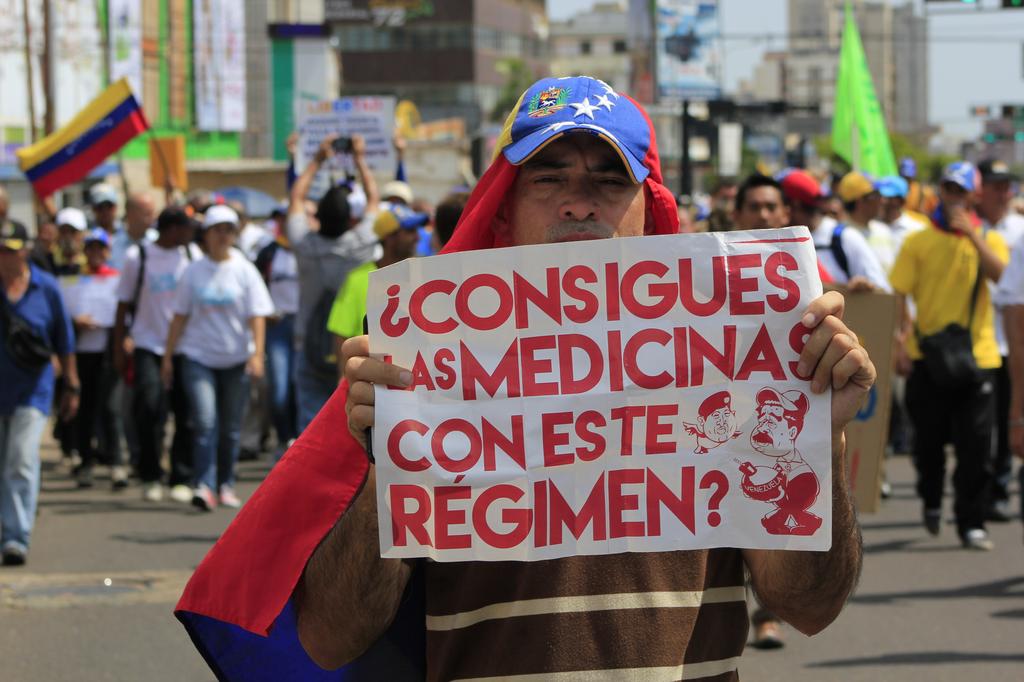 NYT expone cómo Maduro chantajeó con alimentos y medicinas para buscar votos