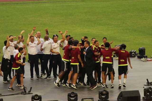 ¡Campeones en nuestros corazones! Las imágenes que no viste del recibimiento de la Vinotinto Sub 20. Foto:  LaPatilla.com