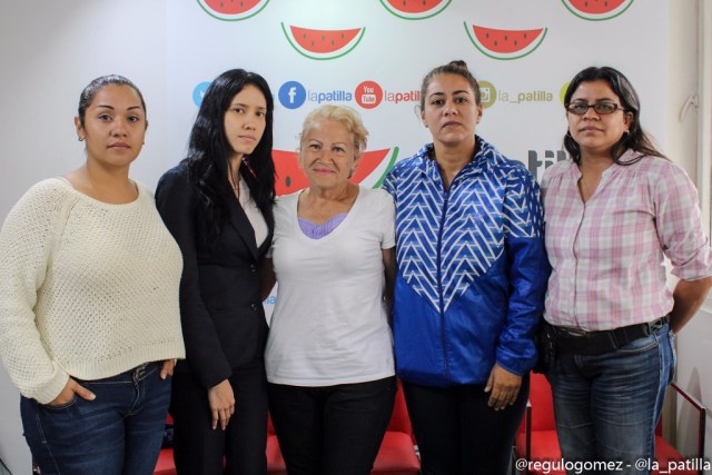 Familiares de los funcionarios de Polichacao "secuestrados" en El Helicoide aseguran que se sumarán a la huelga de hambre si no los liberan. Foto: Régulo Gómez / LaPatilla.com