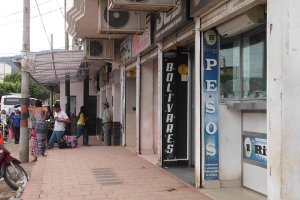 A 38 centavos de peso se cotiza el bolívar en la frontera colombiana