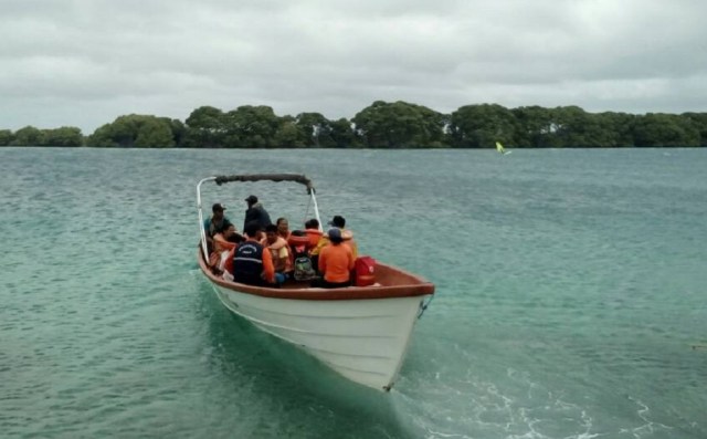 PC y Guarda Costa evacúan Cayo Pirata en Los Roques / Foto @galindojorgemij 