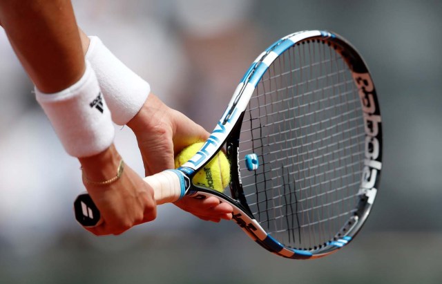 Tennis - French Open - Roland Garros, Paris, France - June 2, 2017 General view as Spain's Garbine Muguruza prepares to serve during her third round match against Kazakhstan's Yulia Putintseva Reuters / Christian Hartmann