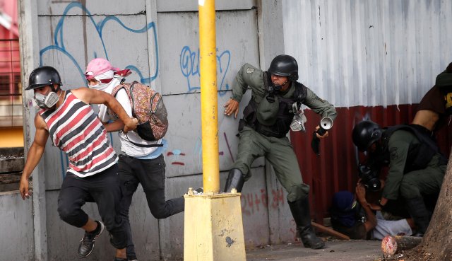 Varios manifestantes fueron detenidos este miércoles y jueves durante el paro cívico. REUTERS/Andres Martinez Casares