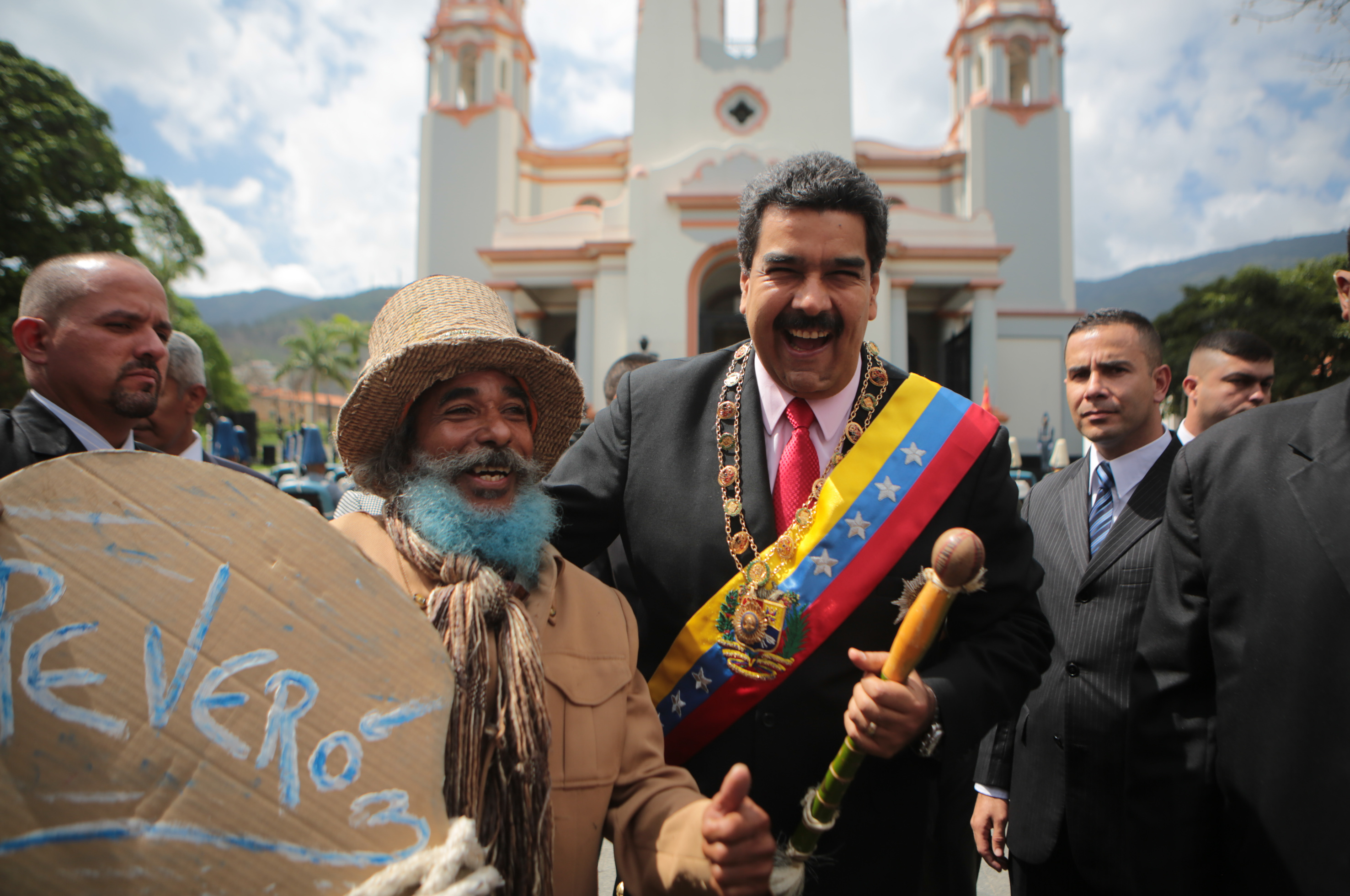 Maduro habla por teléfono de Catia sin mencionar el ataque de paramilitares armados