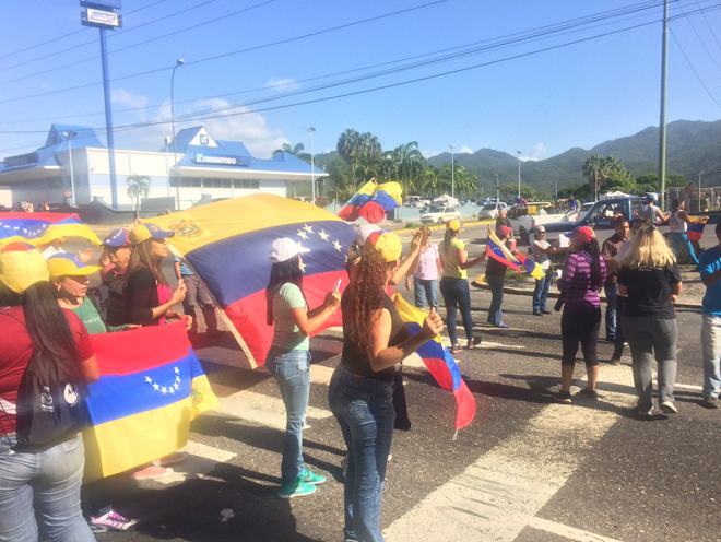 Guarenas también se sumó al trancazo este #4Jul (+Fotos y Video)