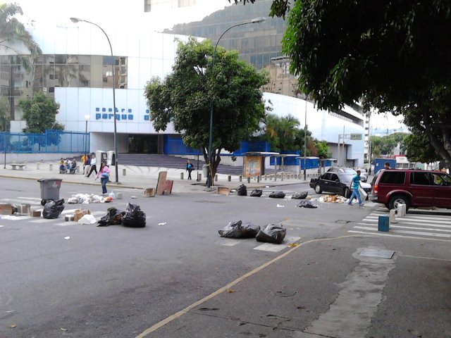 Barricadas en Los Palos Grandes / Foto: @danielnoticia79