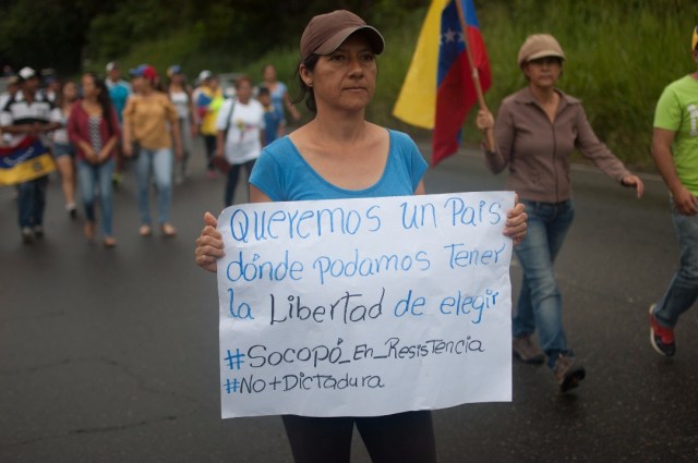 Los jovenes que caminaban desde San Cristobal hacia Caracas  (17)