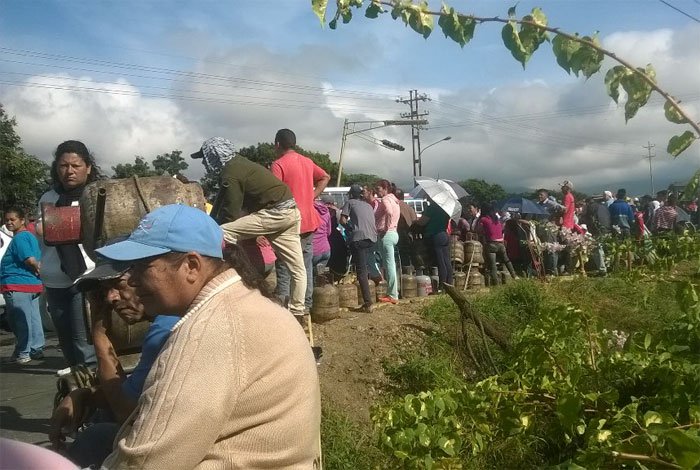 Protesta por gas mantiene cerrada vía al norte de Barquisimeto #25Jul