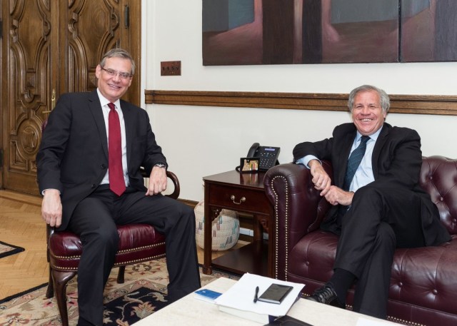 Presidente de la Comisión Permanente, Jose Luiz Machado, junto al secretario general de la OEA, Luis Almagro // Foto @Almagro_OEA2015