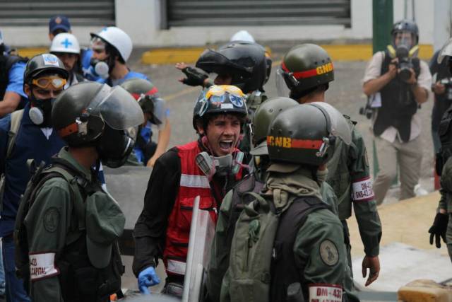 GNB robó insumos a paramédicos en Bello Campo. Foto: Régulo Gómez / LaPatilla.com