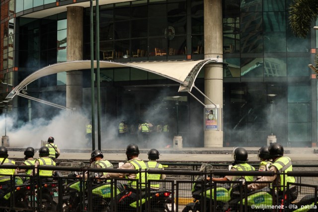 Cuerpos de seguridad hicieron del Sambil su nueva "cámara de gas". Foto: Will Jiménez / LaPatilla.com