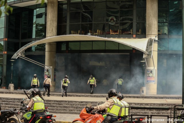 Cuerpos de seguridad hicieron del Sambil su nueva "cámara de gas". Foto: Will Jiménez / LaPatilla.com