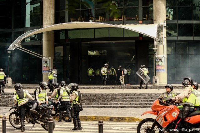 Cuerpos de seguridad hicieron del Sambil su nueva "cámara de gas". Foto: Will Jiménez / LaPatilla.com