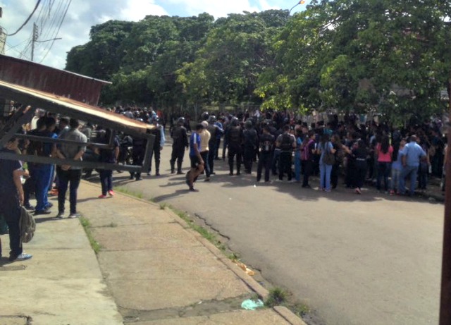 Foto: Atacan a estudiantes de la Unerg que protestaban en rechazo a la Constituyente / Cortesía 