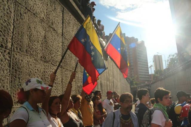 La vigilia en honor a los libertadores caídos: Del inicio a la represión Foto: Will Jiménez / LaPatilla.com