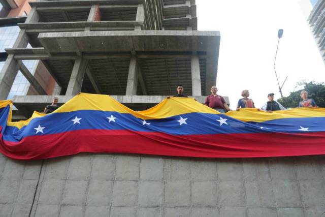 La vigilia en honor a los libertadores caídos: Del inicio a la represión Foto: Will Jiménez / LaPatilla.com