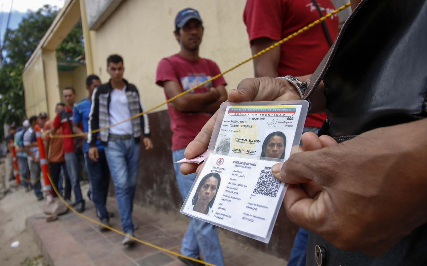 Unos 22 mil venezolanos tramitaron en 24 horas permiso especial en Colombia