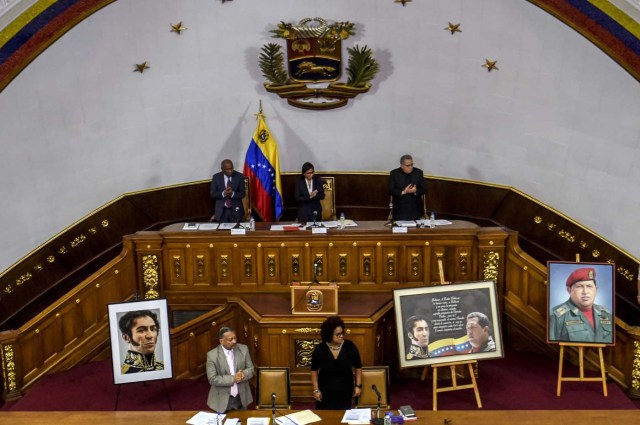 The president of Venezuela's Constituent Assembly Delcy Rodriguez (back row-C) is pictured during a session in Caracas on August 8 , 2017. The United Nations on Tuesday slammed Venezuela's use of "excessive force" against protesters, amid worsening tensions and fresh moves against the opposition. / AFP PHOTO / JUAN BARRETO