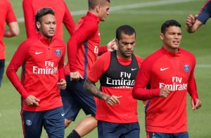 Abogados de Neymar dicen que contrato con PSG no incluye derechos de imagen