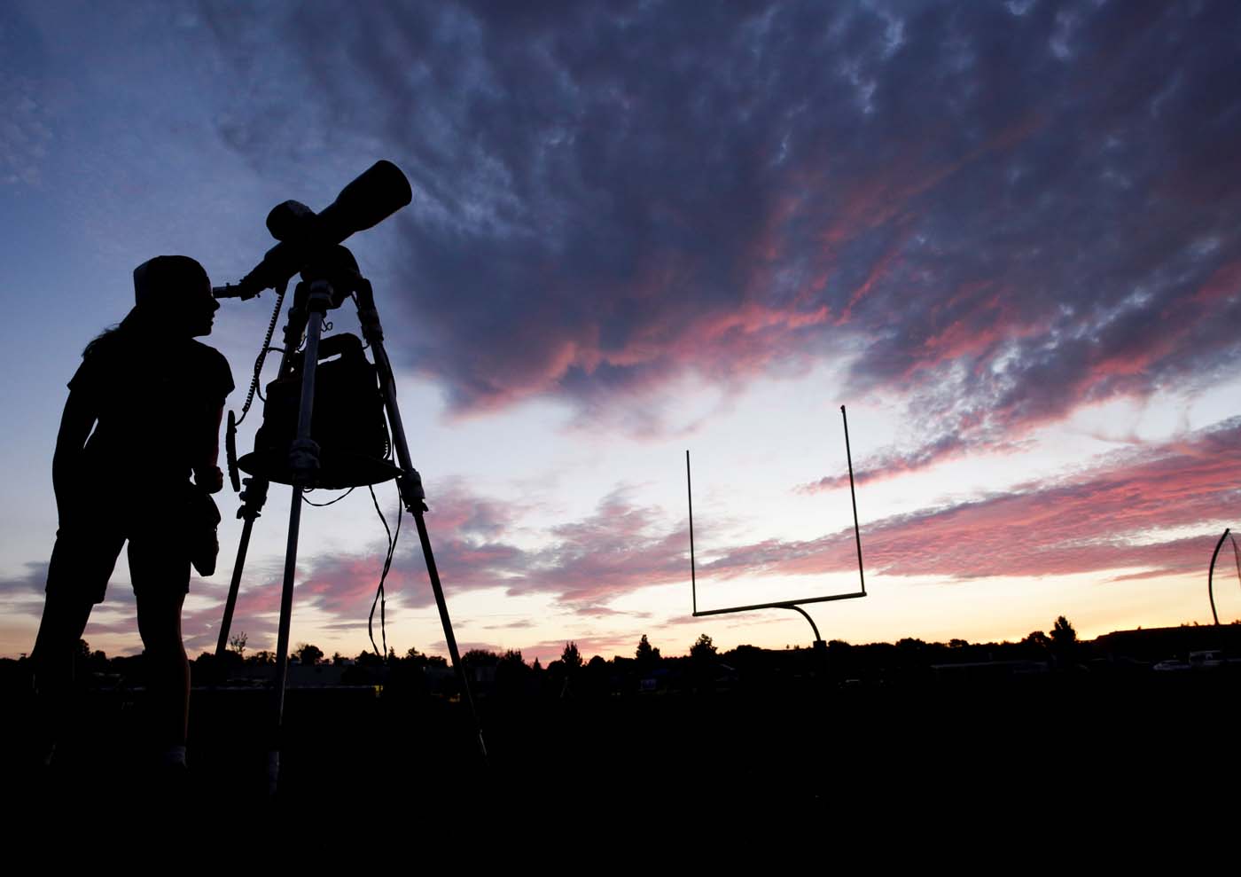 Millones de estadounidenses esperan horas y kilómetros para ver eclipse total de sol (fotos)